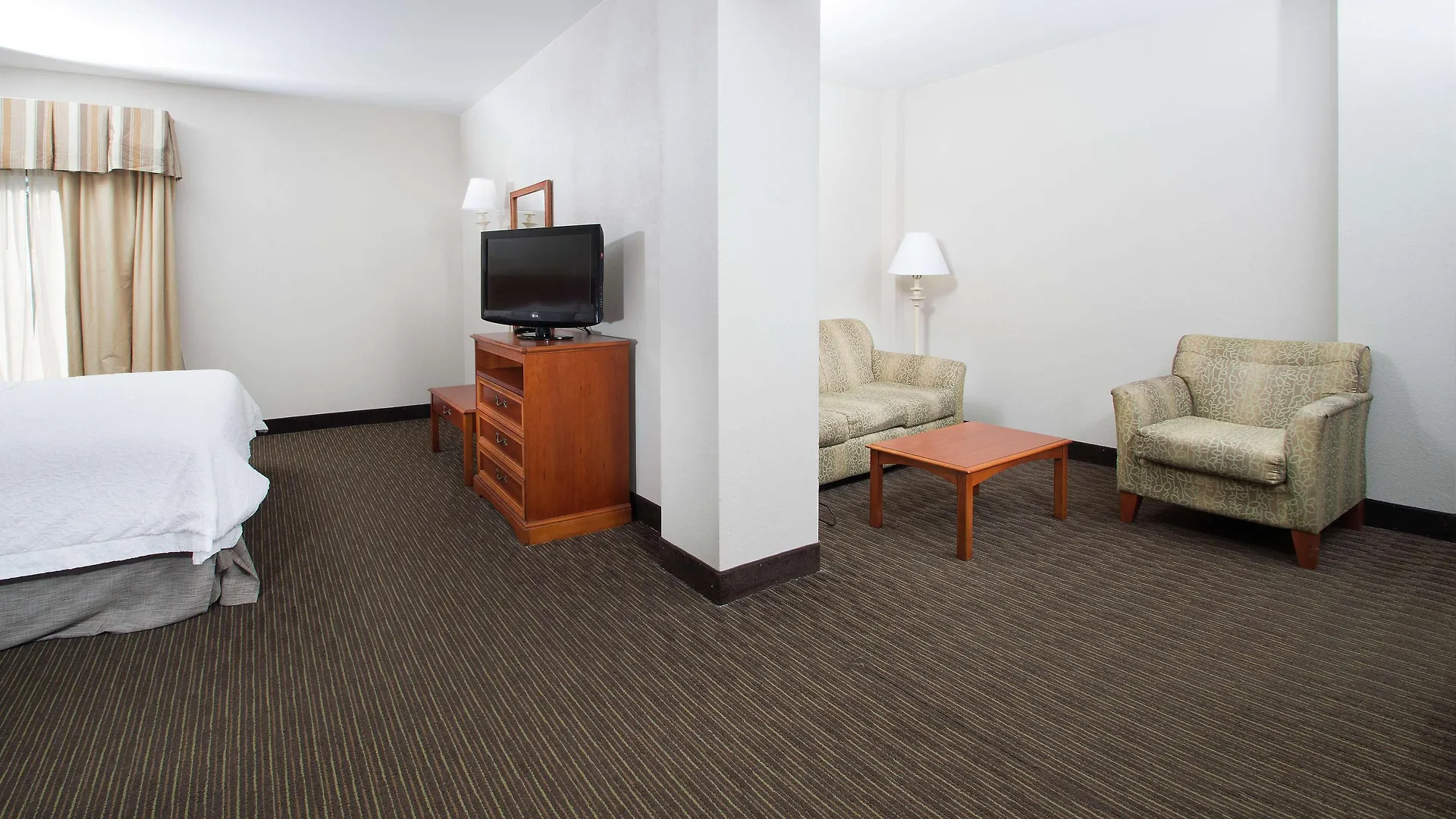 Hampton Inn Linden 3*,