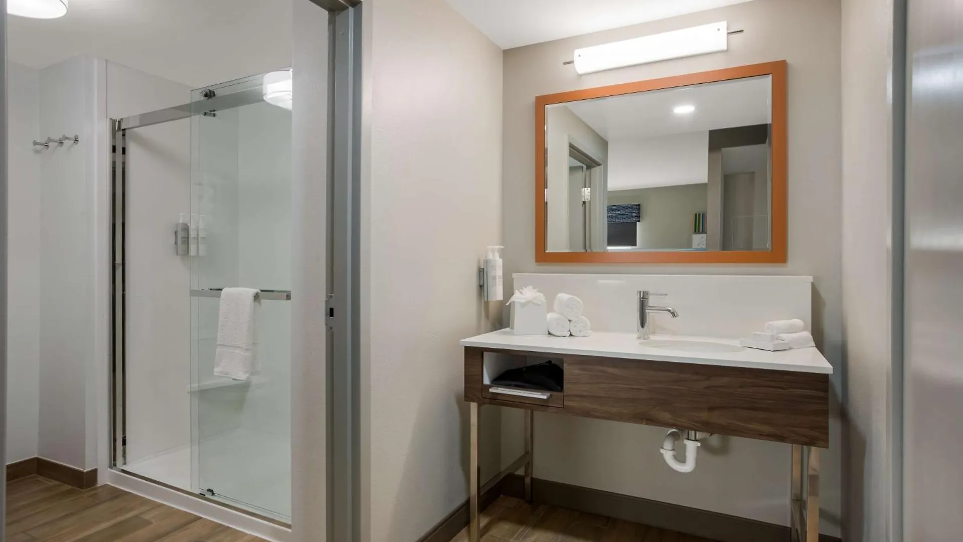 Hampton Inn Linden 3*,  USA