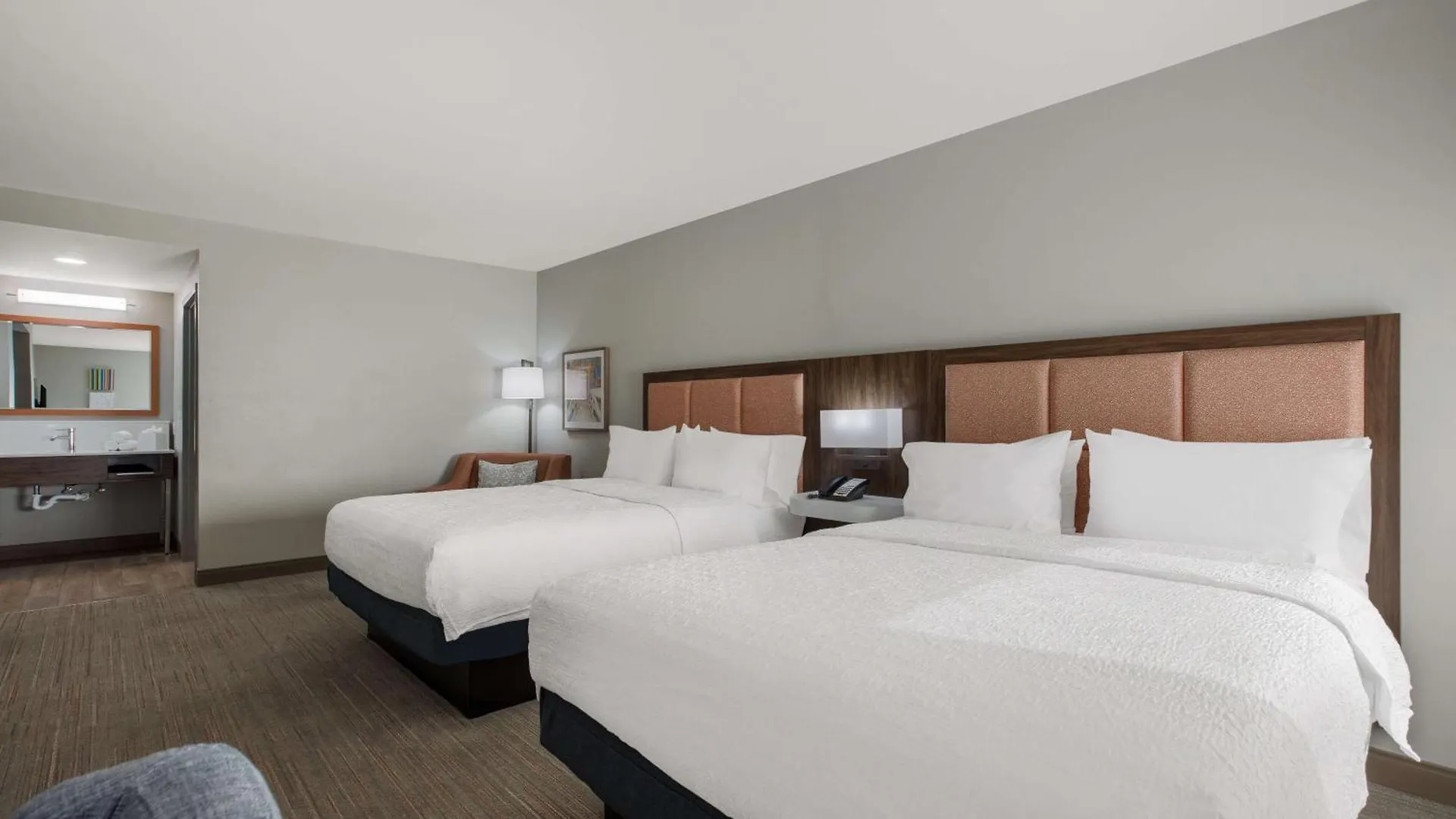 Hampton Inn Linden 3*,