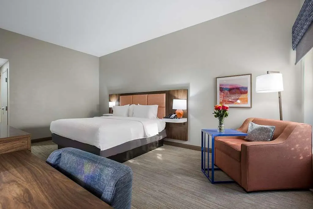 Hampton Inn Linden 3*,